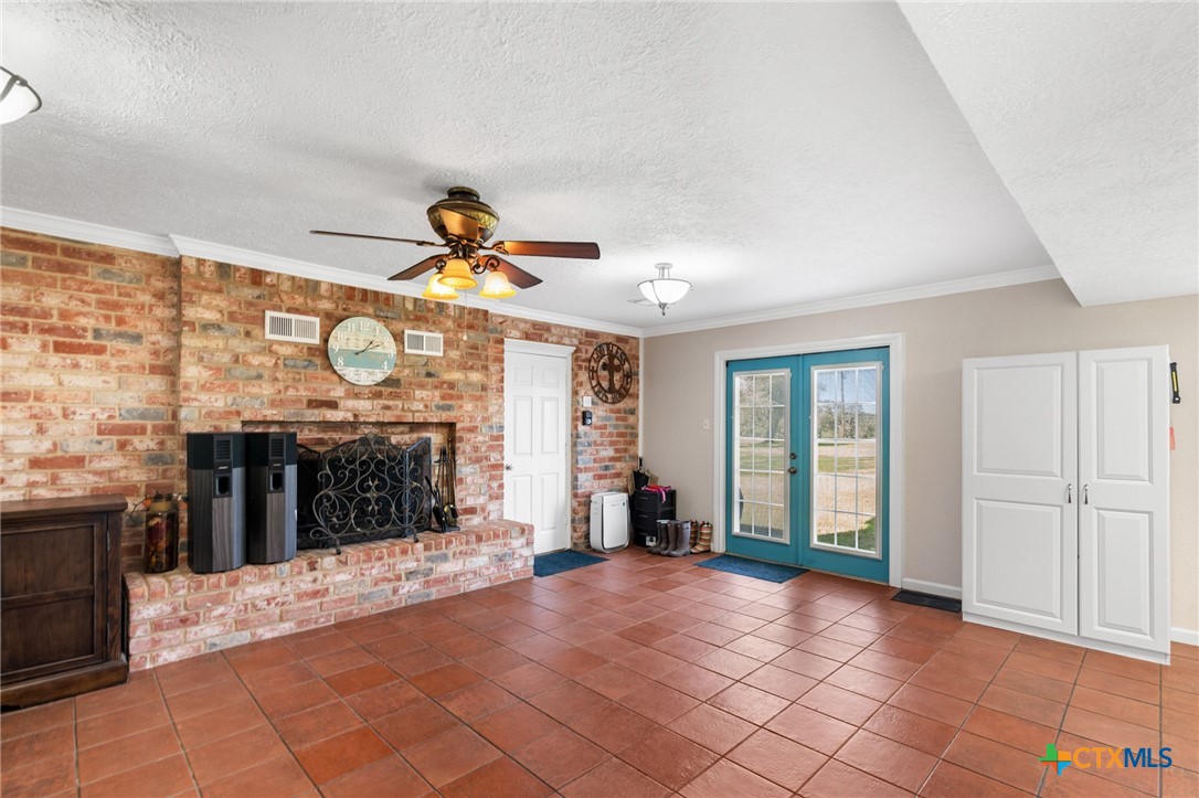 Hallettsville, Texas, 77964, United States, 4 Bedrooms Bedrooms, ,3 BathroomsBathrooms,Residential,For Sale,1988312