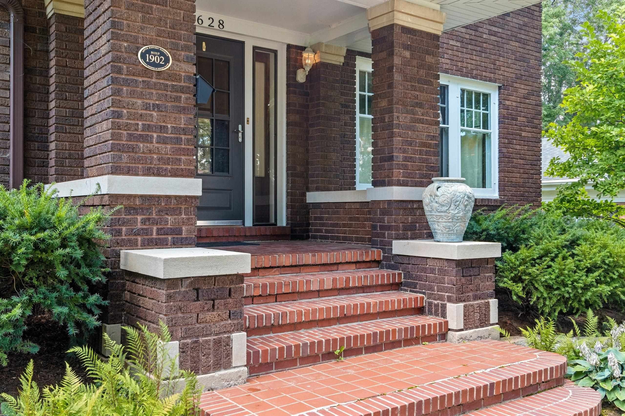 GREEN BAY, Wisconsin, 54301-3217, United States, 4 Bedrooms Bedrooms, ,3 BathroomsBathrooms,Residential,For Sale,1984503