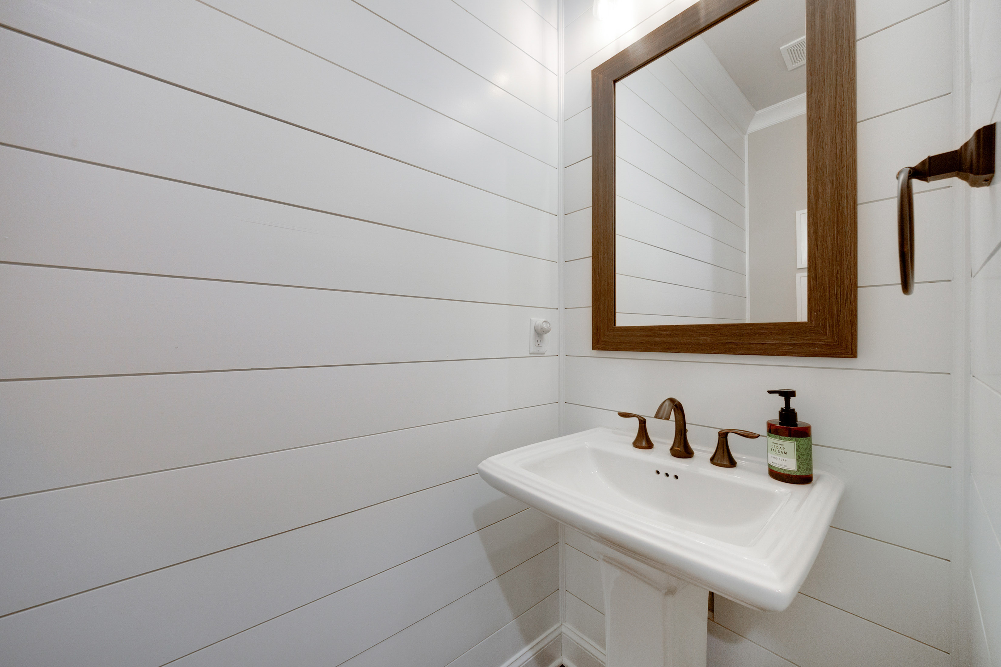  Beautifully Appointed Two-story Townhome in Inviting Gated Roswell Community - 物件實景