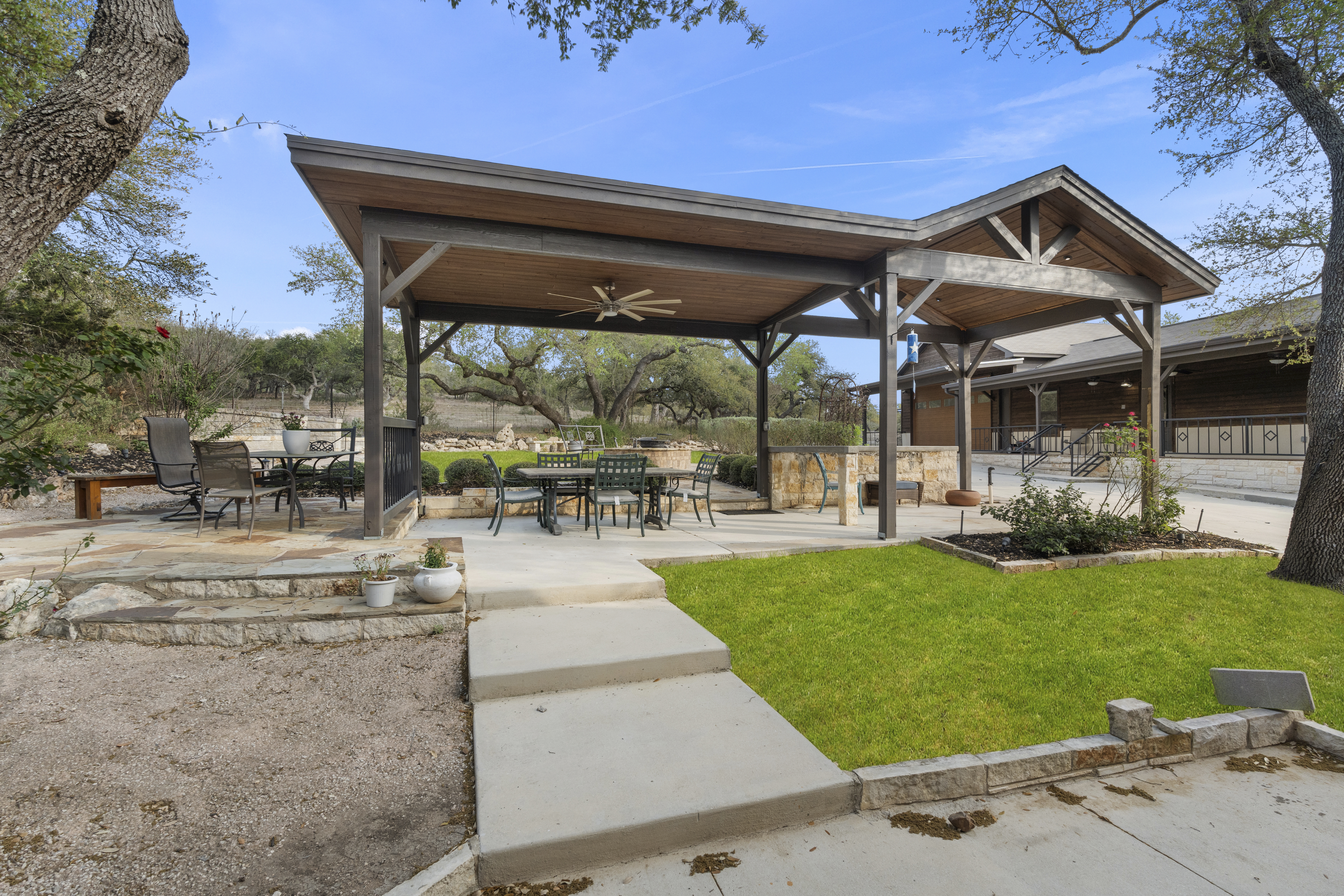  Spring Branch Luxury on 2.3 Acres - 物件實景