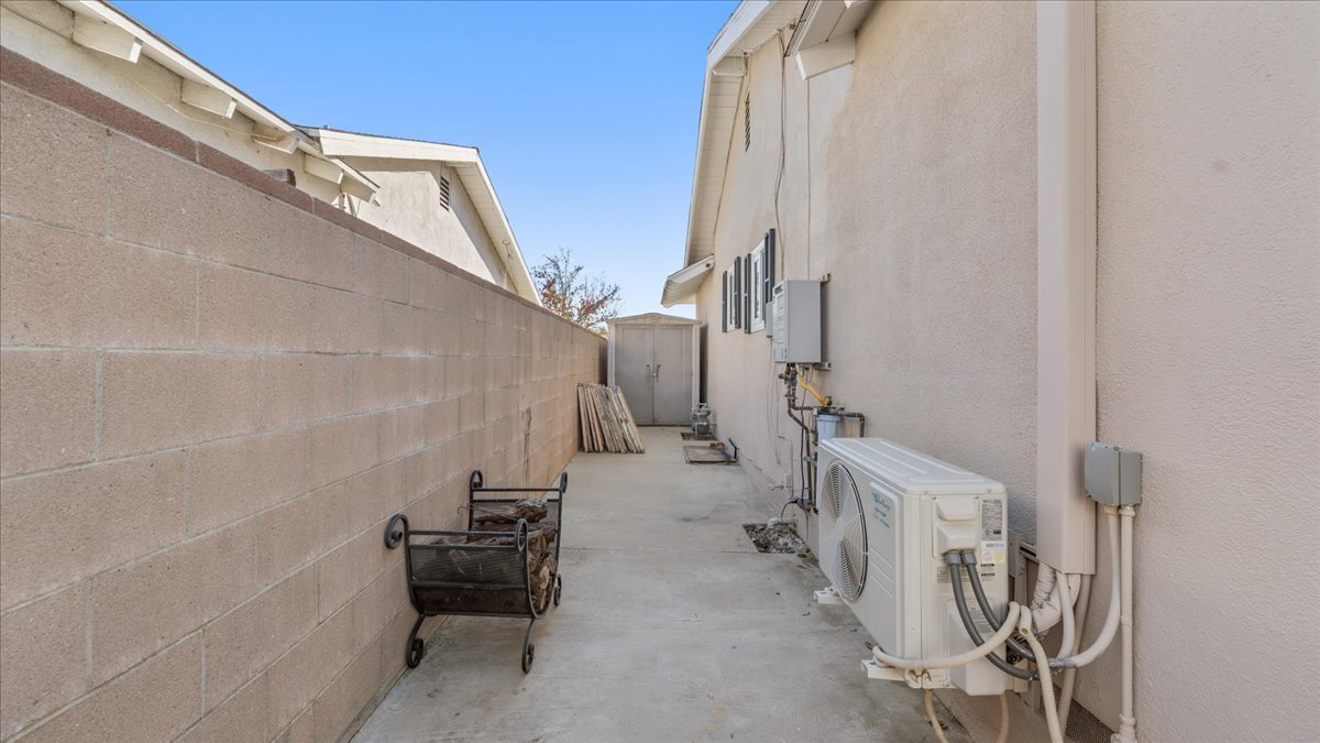 Ontario, California, 91762, United States, 3 Bedrooms Bedrooms, ,2 BathroomsBathrooms,Residential,For Sale,2012537