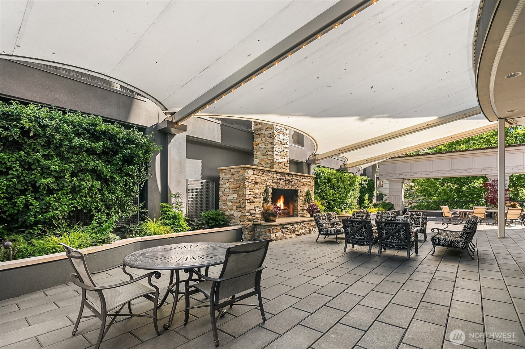 Seattle, Washington, 98101, United States, 1 Bedroom Bedrooms, ,2 BathroomsBathrooms,Residential,For Sale,1913500