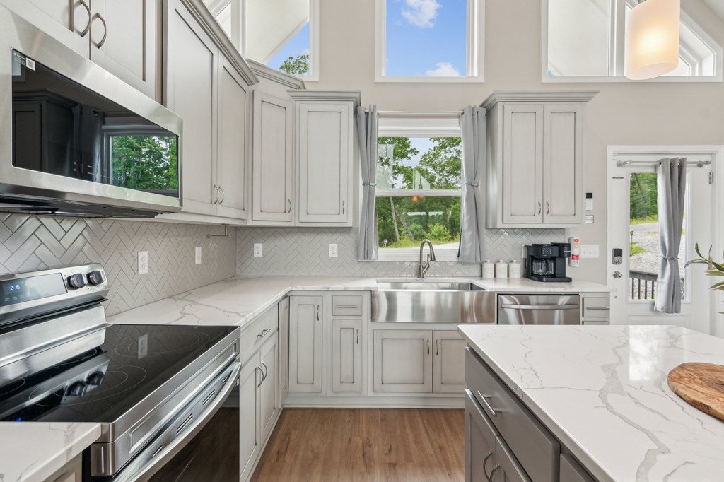 Ellijay, Georgia, 30540, United States, 3 Bedrooms Bedrooms, ,3 BathroomsBathrooms,Residential,For Sale,2003532