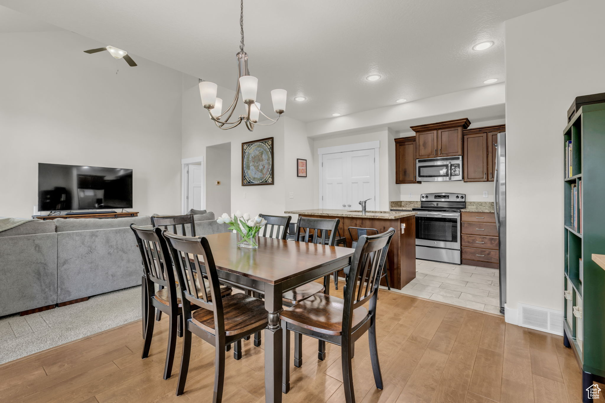 West Jordan, Utah, 84084, United States, 4 Bedrooms Bedrooms, ,4 BathroomsBathrooms,Residential,For Sale,1906081