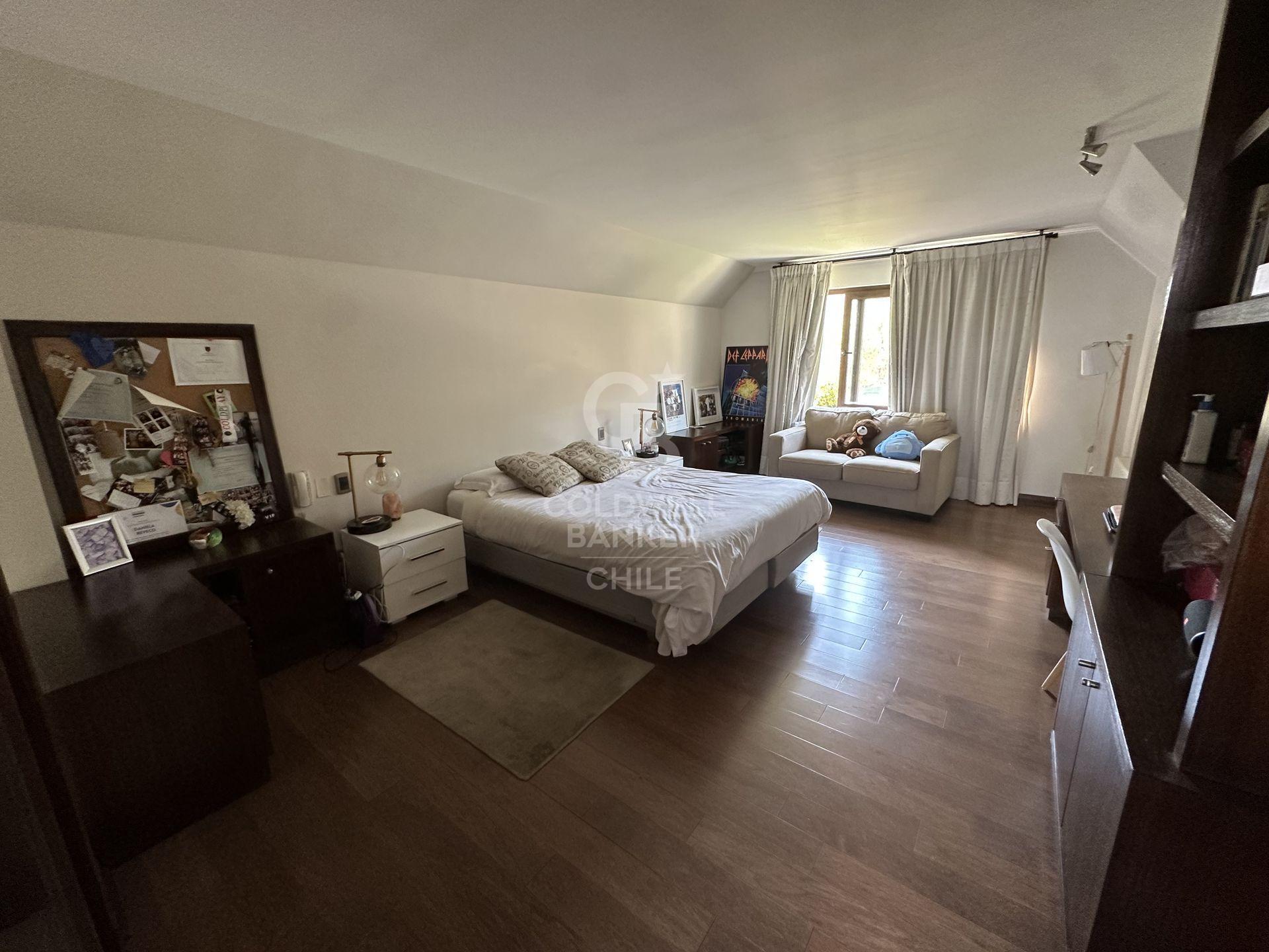 Las Condes, Chile, 4 Bedrooms Bedrooms, ,5 BathroomsBathrooms,Residential,For Sale,1728861