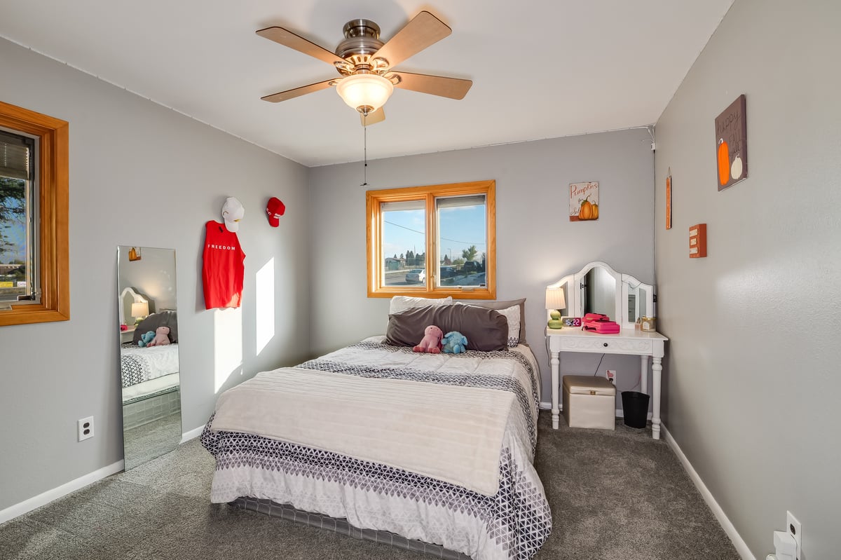 Cheyenne, Wyoming, 82009, United States, 6 Bedrooms Bedrooms, ,2 BathroomsBathrooms,Residential,For Sale,1979014