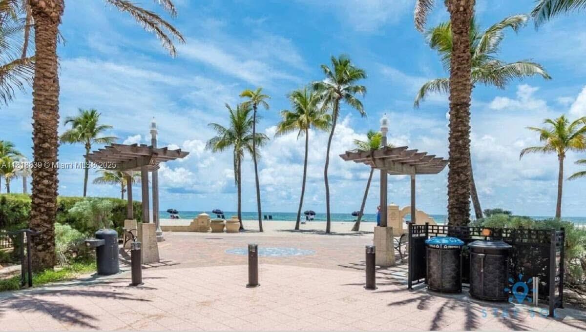 Hollywood, Florida, 33019, United States, 2 Bedrooms Bedrooms, ,1 BathroomBathrooms,Residential,For Sale,1850092