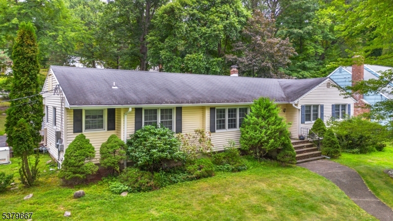 Parsippany-Troy Hills Twp., New Jersey, 07950, United States, 3 Bedrooms Bedrooms, ,4 BathroomsBathrooms,Residential,For Sale,1926193