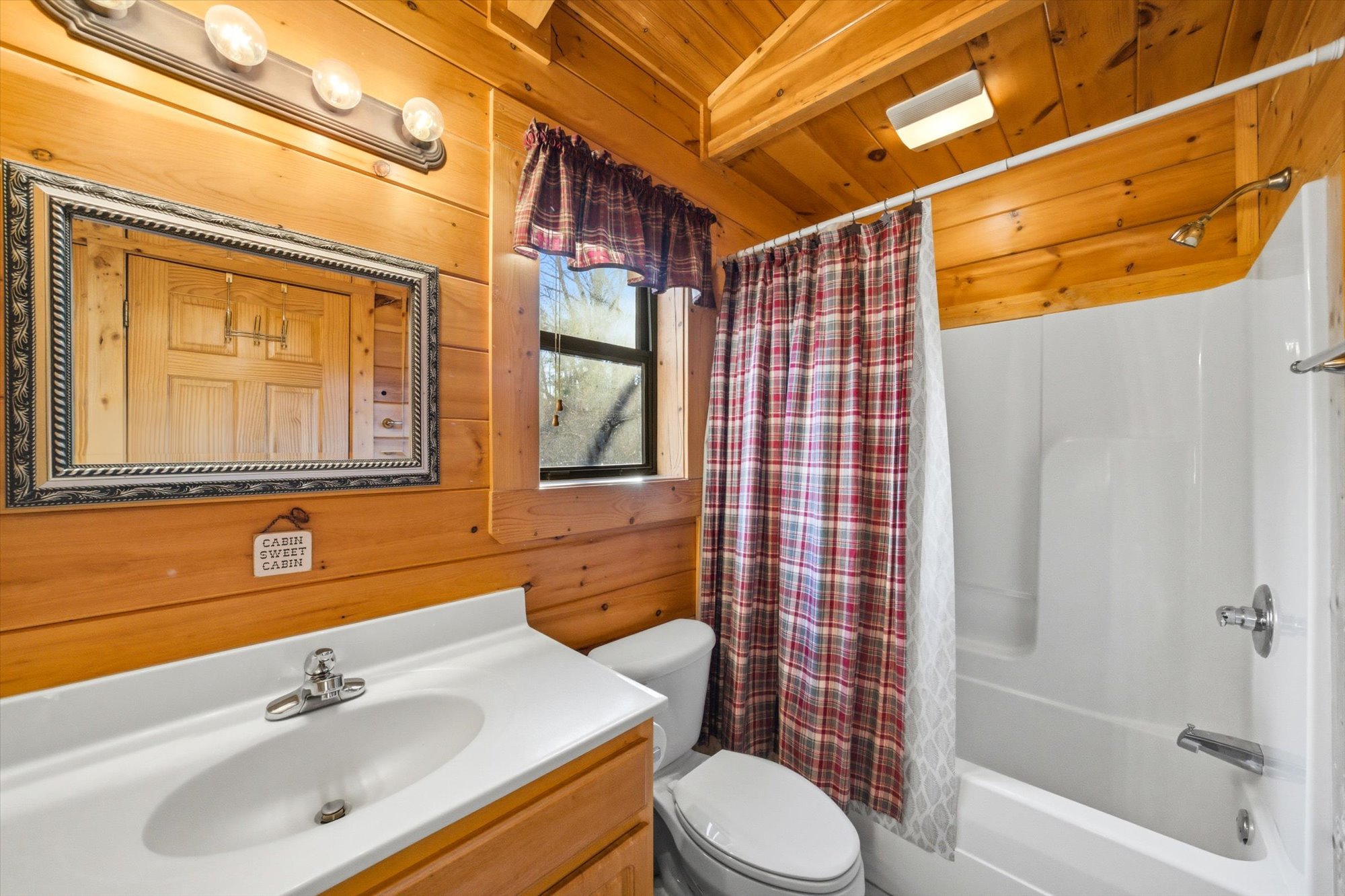 Pigeon Forge, Tennessee, 37862, United States, 2 Bedrooms Bedrooms, ,2 BathroomsBathrooms,Residential,For Sale,2009972