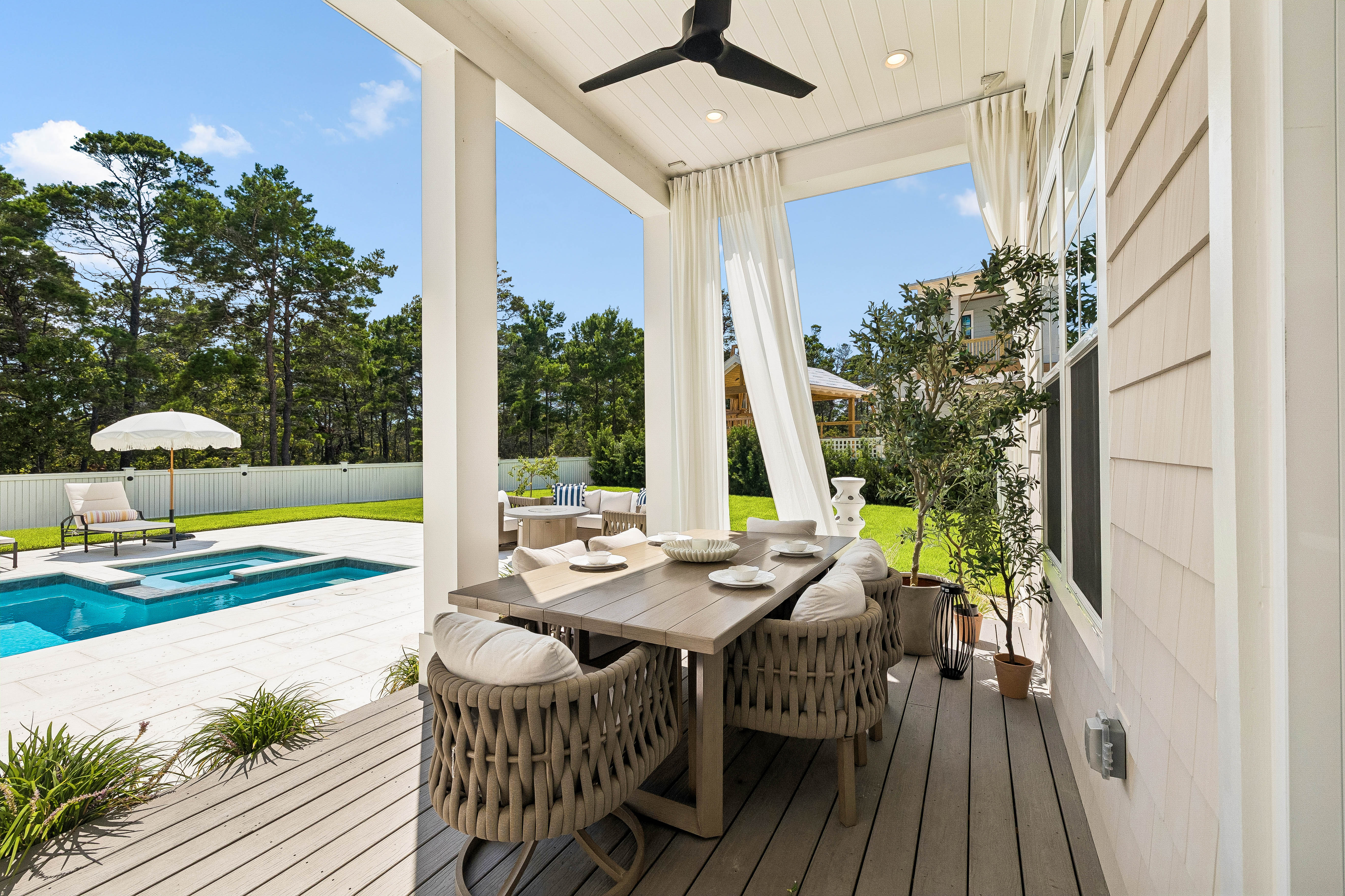  Custom Home Backing To State Forest And Coastal Dune Lake - 物件實景