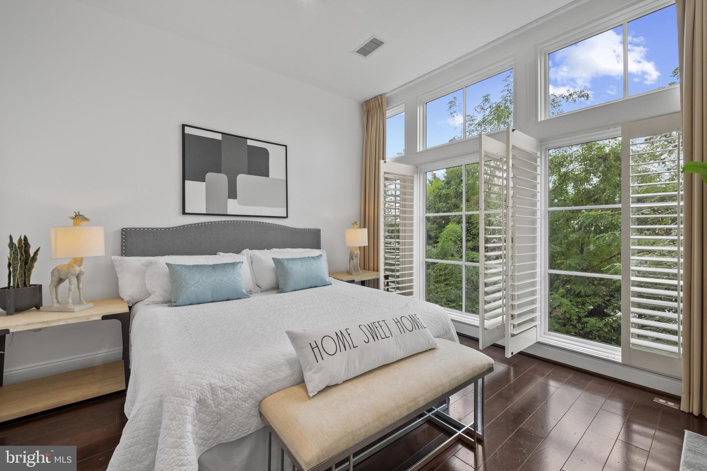 Washington, District of Columbia, 20009, United States, 2 Bedrooms Bedrooms, ,3 BathroomsBathrooms,Residential,For Sale,1950810