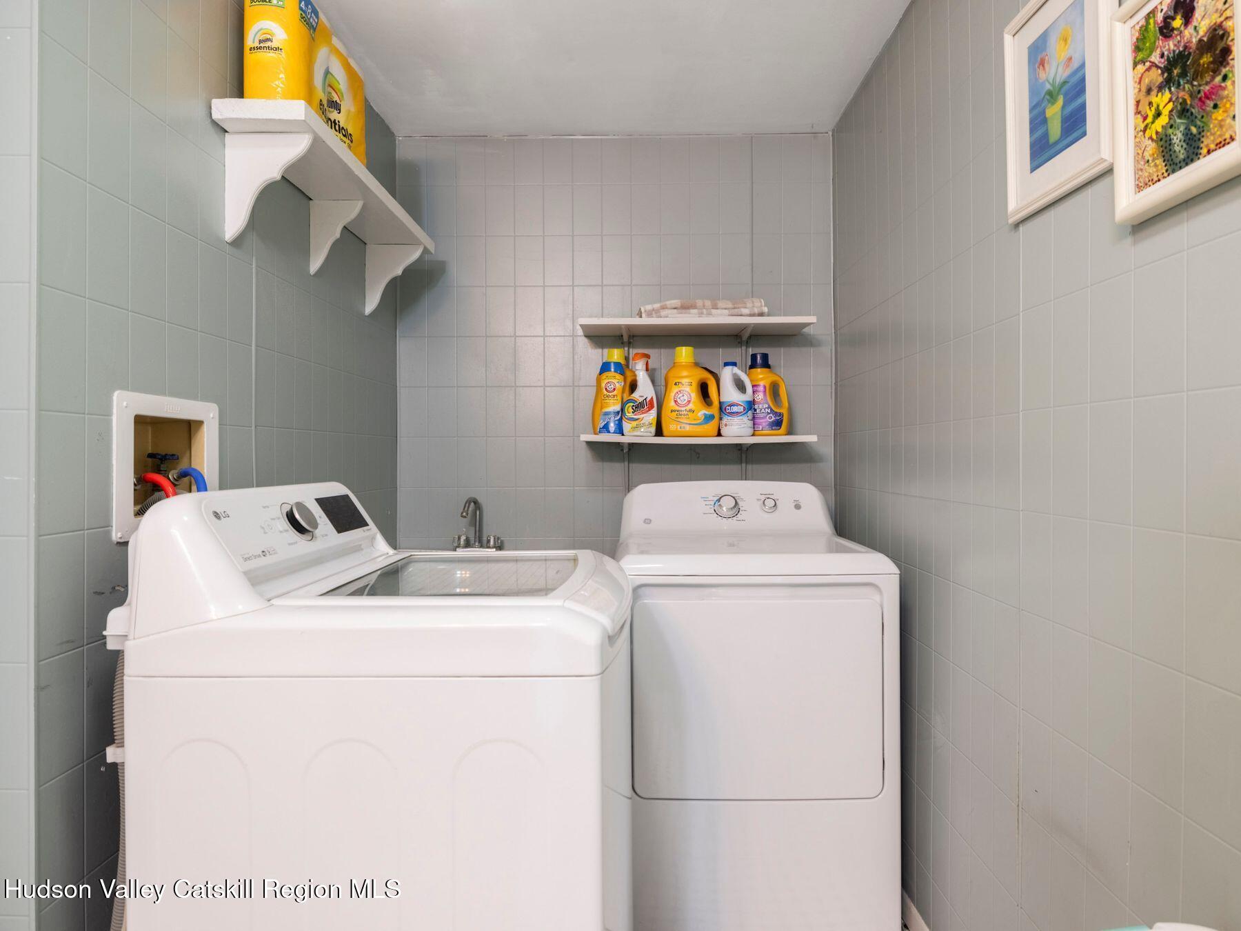 New Paltz, New York, 12561, United States, 4 Bedrooms Bedrooms, ,3 BathroomsBathrooms,Residential,For Sale,1849625