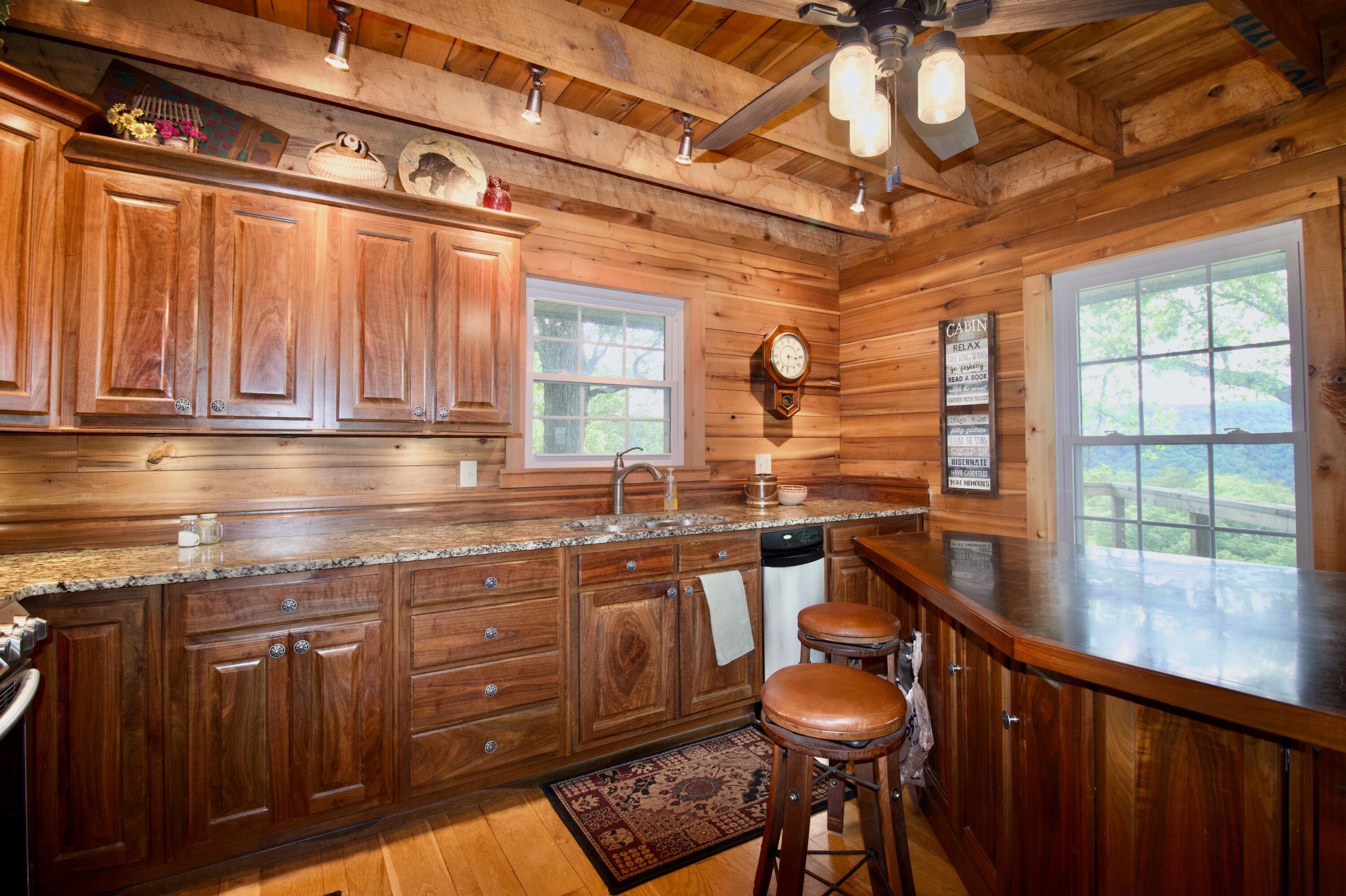 Hinton, West Virginia, 25951, United States, 3 Bedrooms Bedrooms, ,2 BathroomsBathrooms,Residential,For Sale,1847194