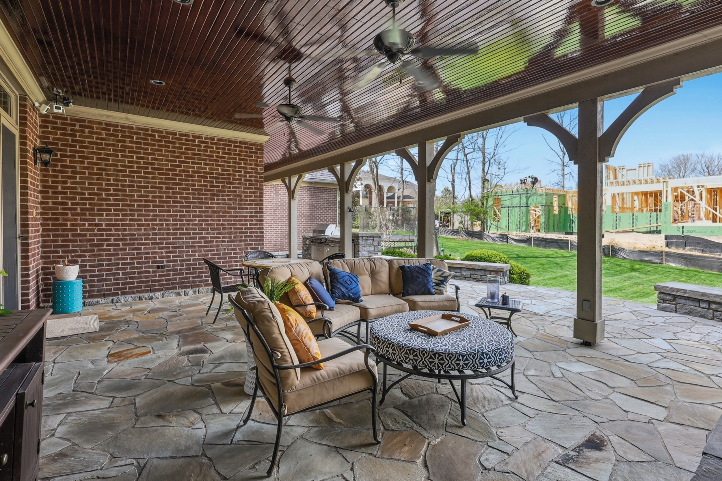  4848 Chelmsbury Lane - 物件實景