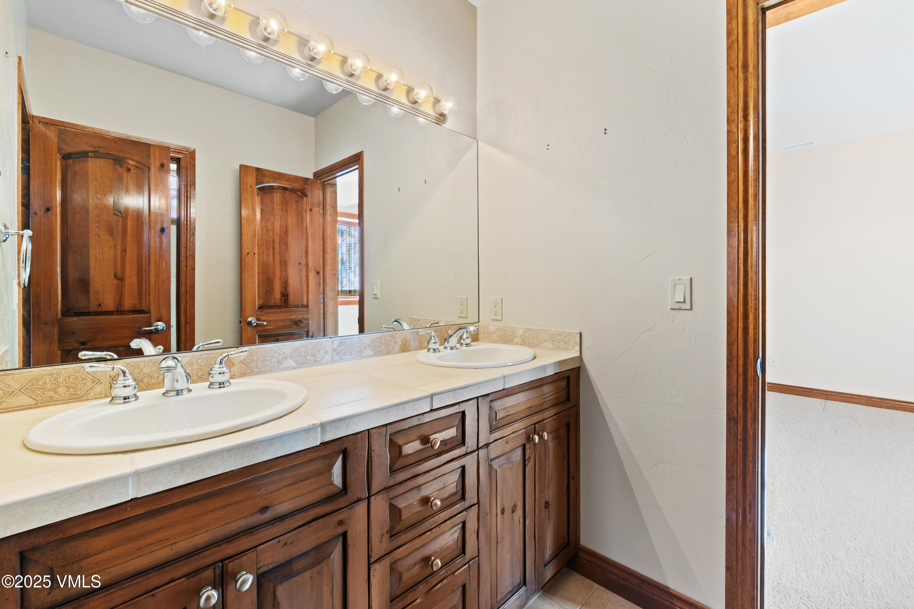 Gypsum, Colorado, 81637, United States, 6 Bedrooms Bedrooms, ,5 BathroomsBathrooms,Residential,For Sale,1987676