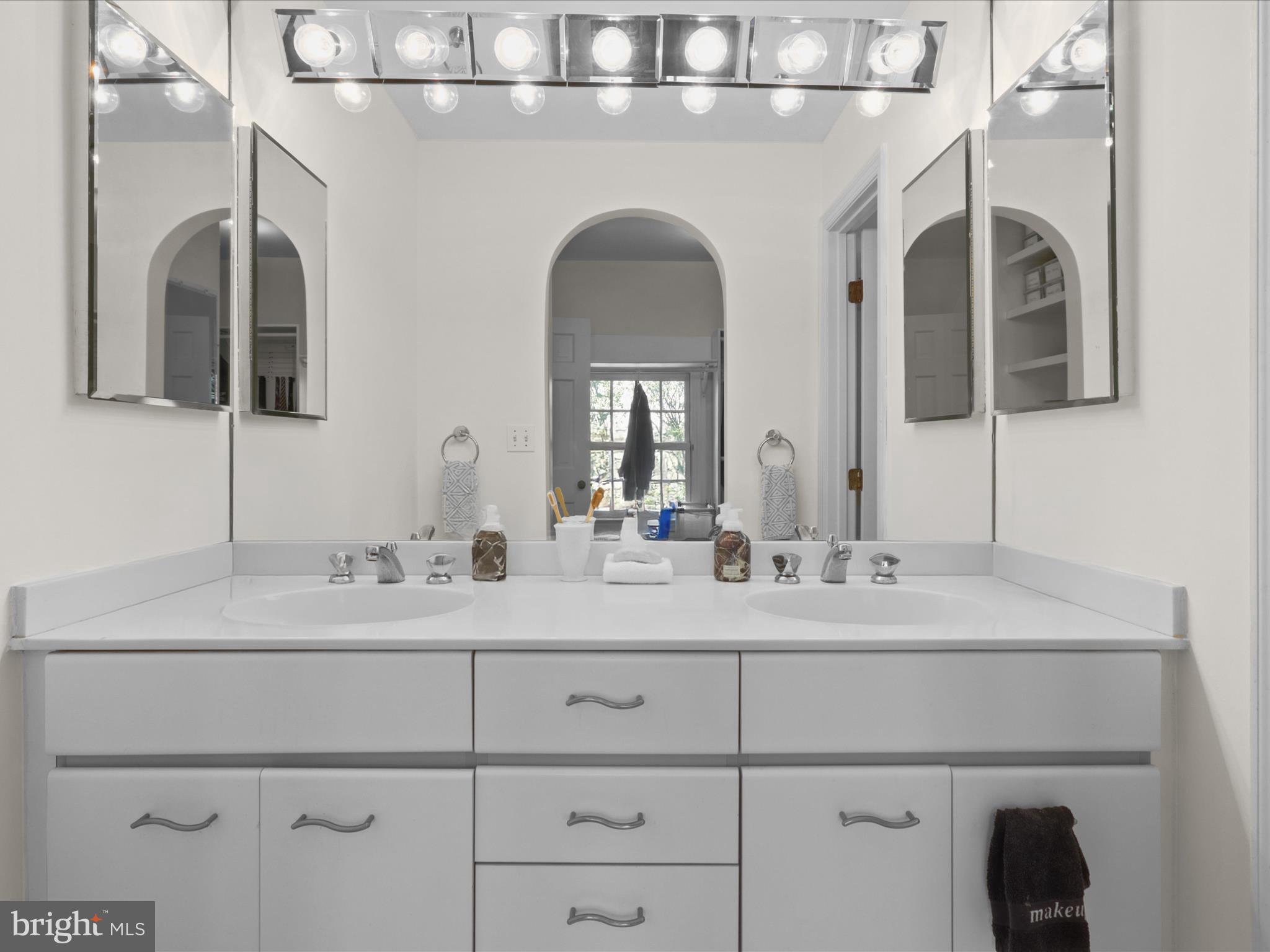 Arlington, Virginia, 22207, United States, 4 Bedrooms Bedrooms, ,4 BathroomsBathrooms,Residential,For Sale,1792386