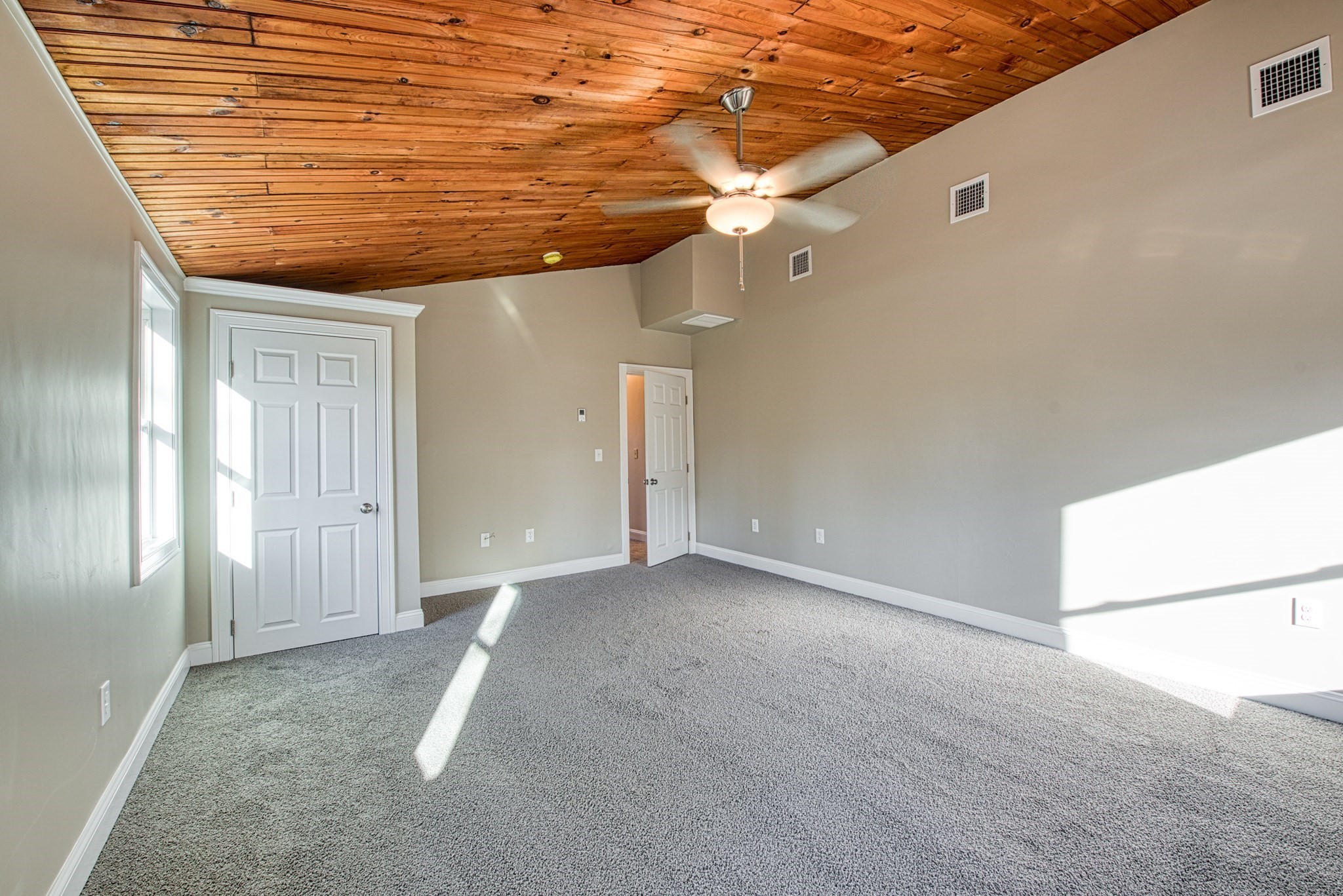 Taunton, Massachusetts, 02780, United States, 3 Bedrooms Bedrooms, ,2 BathroomsBathrooms,Residential,For Sale,2005386