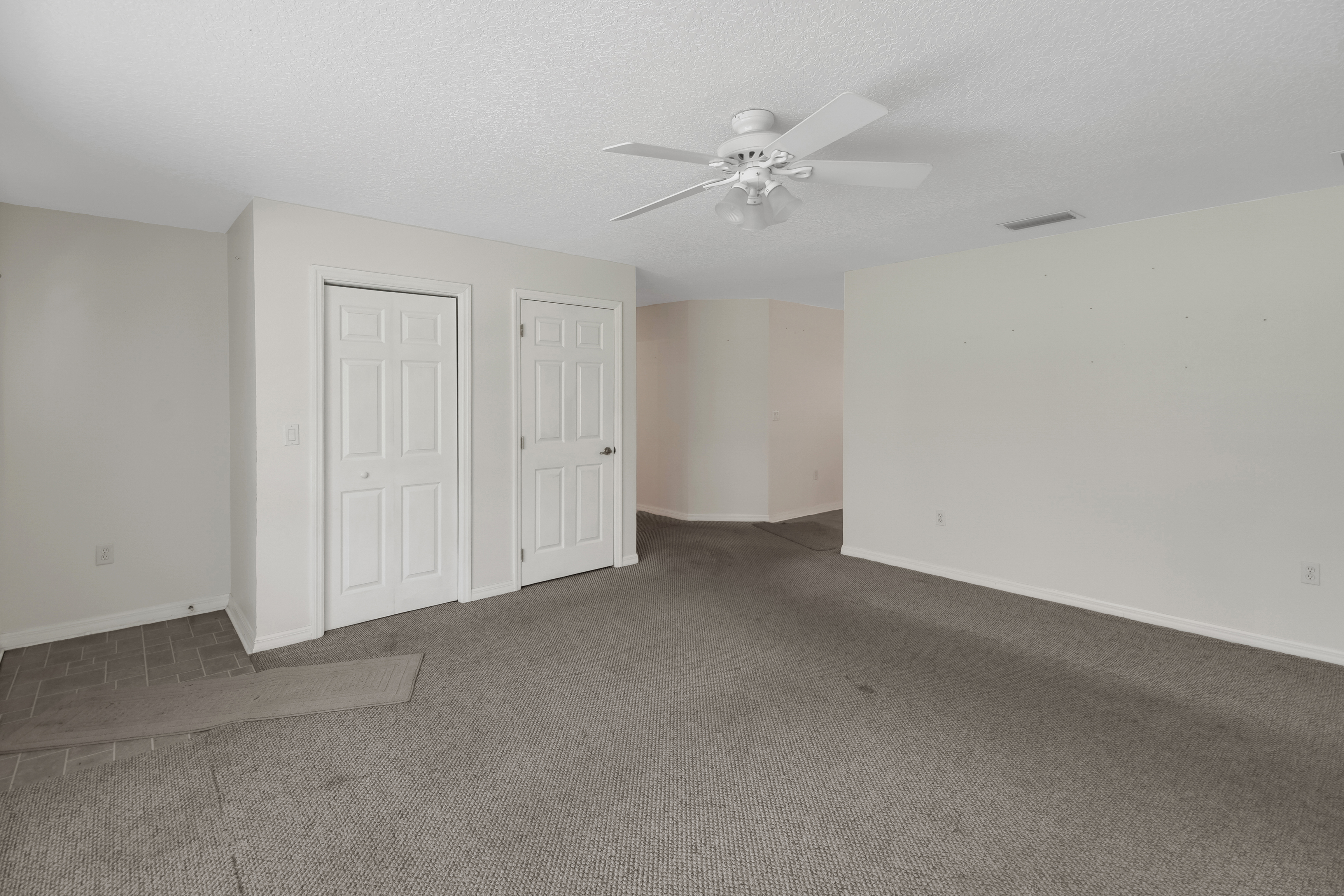 Lady Lake, Florida, 32159, United States, 6 Bedrooms Bedrooms, ,5 BathroomsBathrooms,Residential,For Sale,1921819