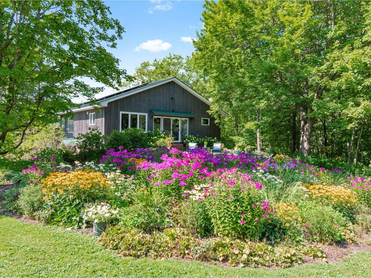 Waterbury, Vermont, 05676, United States, 2 Bedrooms Bedrooms, ,2 BathroomsBathrooms,Residential,For Sale,1938953