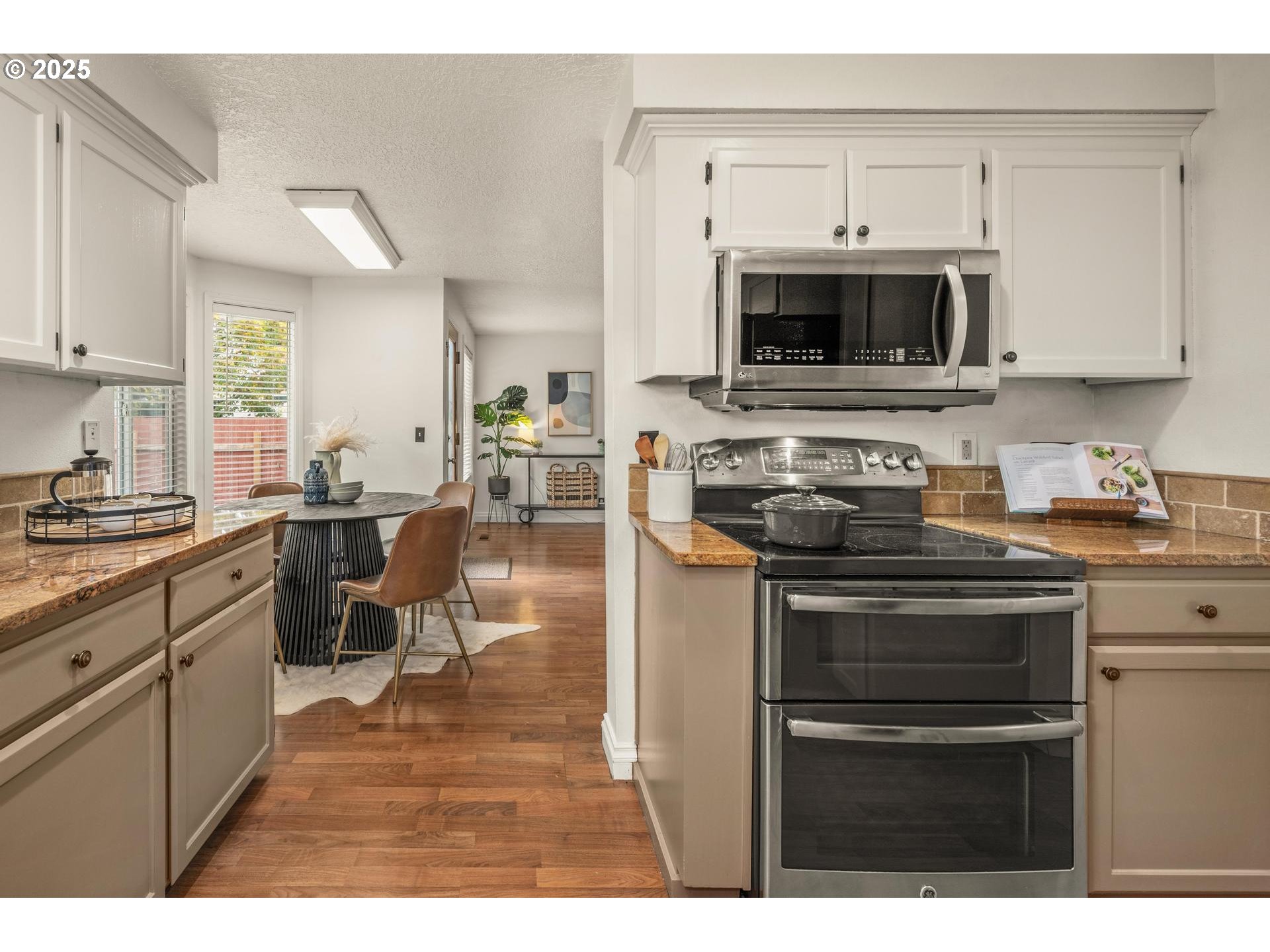 Hillsboro, Oregon, 97124, United States, 3 Bedrooms Bedrooms, ,2 BathroomsBathrooms,Residential,For Sale,1865919