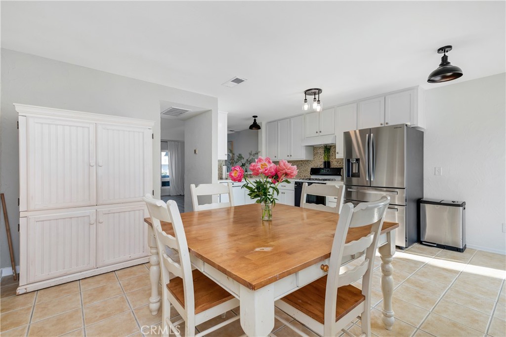 Carlsbad, California, 92011, United States, 2 Bedrooms Bedrooms, ,2 BathroomsBathrooms,Residential,For Sale,1827454