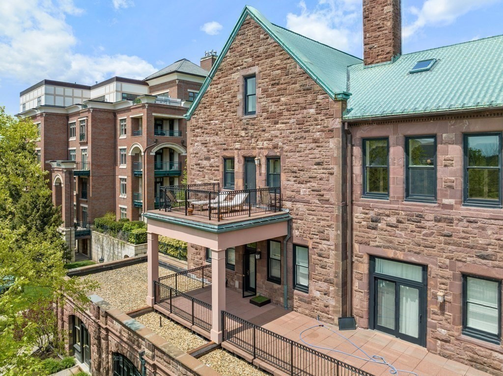 Brookline, Massachusetts, 02445, United States, 2 Bedrooms Bedrooms, ,3 BathroomsBathrooms,Residential,For Sale,1898369