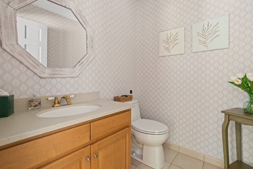 Middleton, Massachusetts, 01949, United States, 4 Bedrooms Bedrooms, ,3 BathroomsBathrooms,Residential,For Sale,1904457