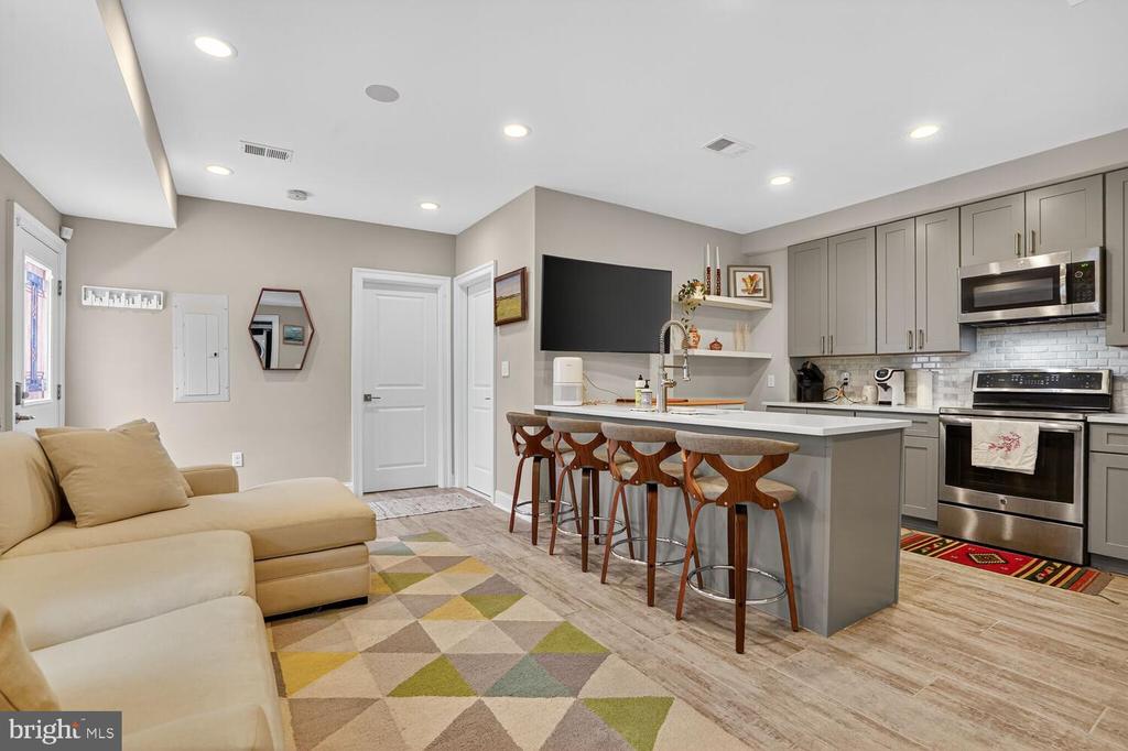 Washington, District of Columbia, 20002, United States, 2 Bedrooms Bedrooms, ,2 BathroomsBathrooms,Residential,For Sale,2002481