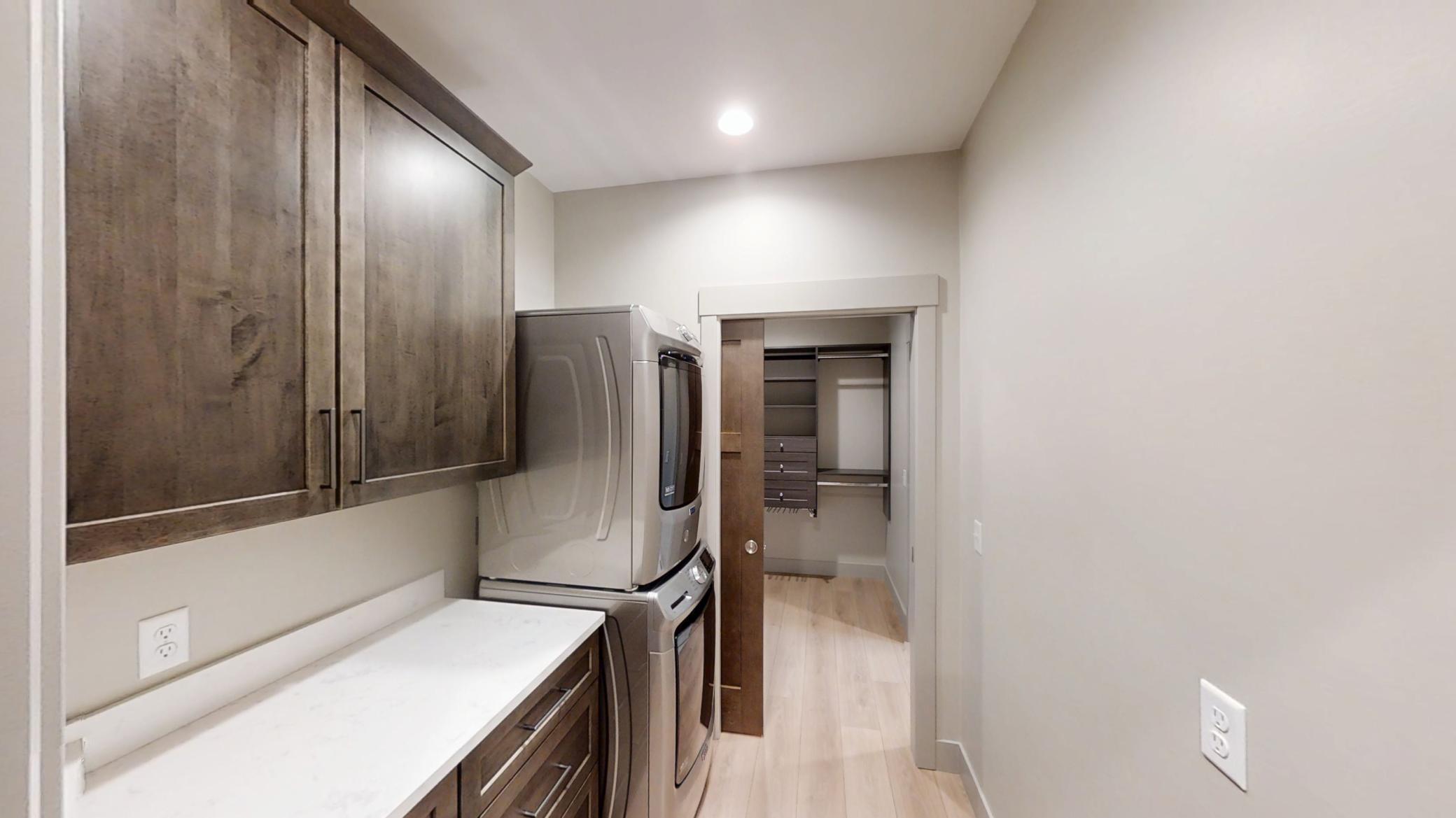 Albert Lea, Minnesota, 56007, United States, 4 Bedrooms Bedrooms, ,2 BathroomsBathrooms,Residential,For Sale,1978307