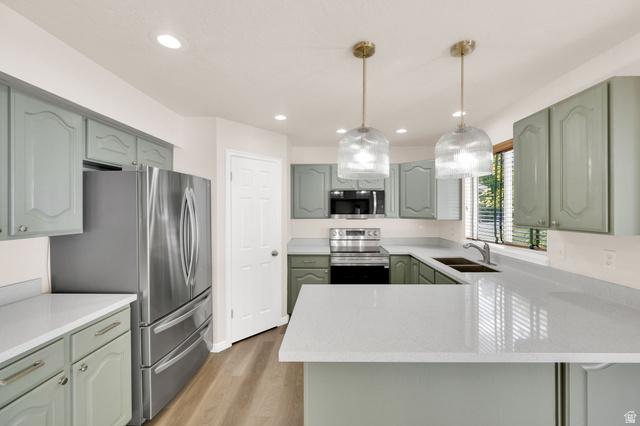 Layton, Utah, 84041, United States, 5 Bedrooms Bedrooms, ,4 BathroomsBathrooms,Residential,For Sale,2048910