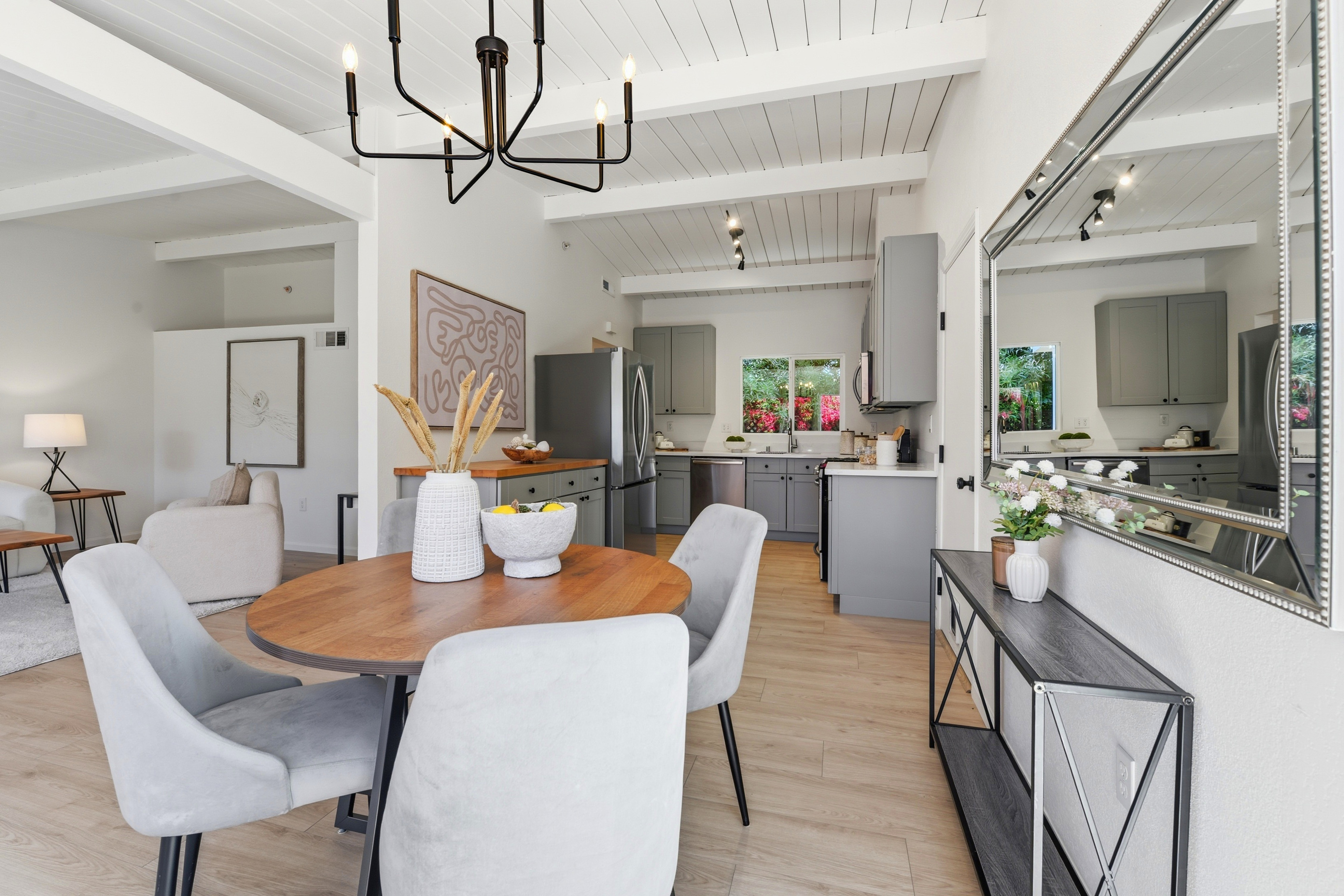  Beautifully Updated Home for an Indoor/Outdoor Lifestyle - 物件實景