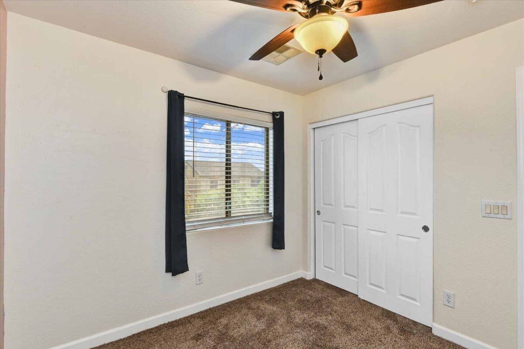  2329 W Barwick Drive¦Phoenix, AZ - 物件實景