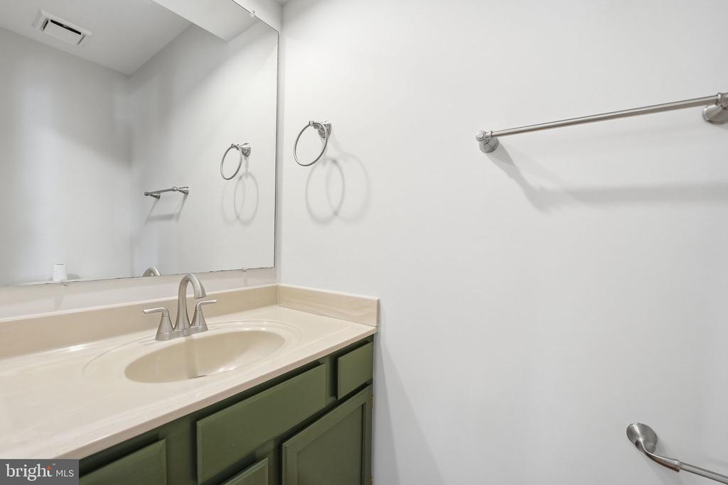 Sterling, Virginia, 20166, United States, 3 Bedrooms Bedrooms, ,3 BathroomsBathrooms,Residential,For Sale,2010365