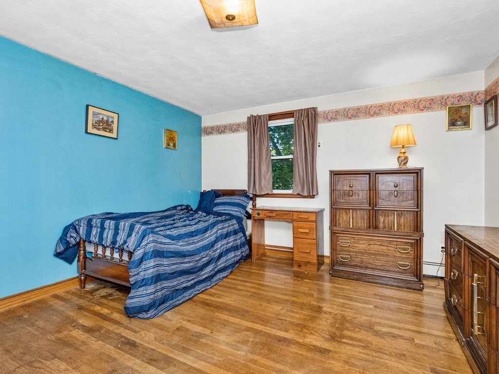 Waltham, Massachusetts, 02452, United States, 4 Bedrooms Bedrooms, ,2 BathroomsBathrooms,Residential,For Sale,1939340