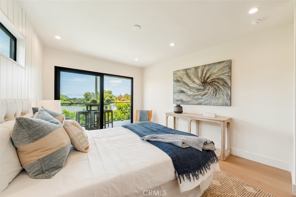 Sherman Oaks, California, 91423, United States, 4 Bedrooms Bedrooms, ,6 BathroomsBathrooms,Residential,For Sale,1960498