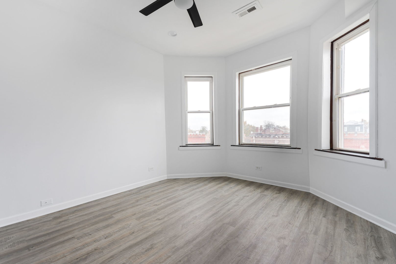 Chicago, Illinois, 60623, United States, 10 Bedrooms Bedrooms, ,Residential,For Sale,1997118