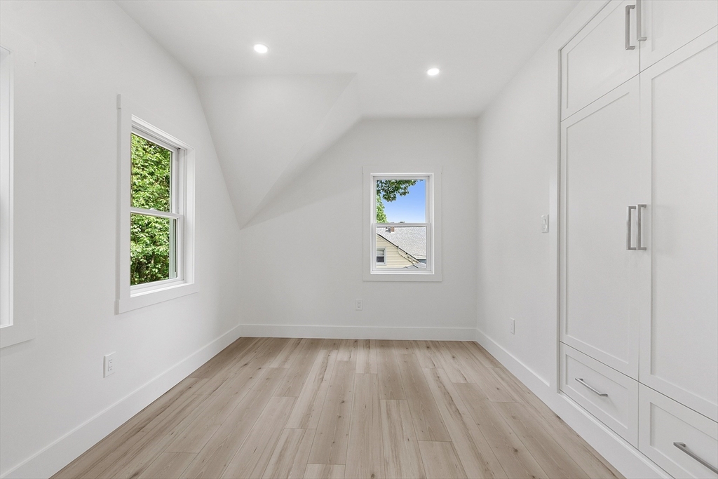 Leominster, Massachusetts, 01453, United States, 3 Bedrooms Bedrooms, ,2 BathroomsBathrooms,Residential,For Sale,1912072