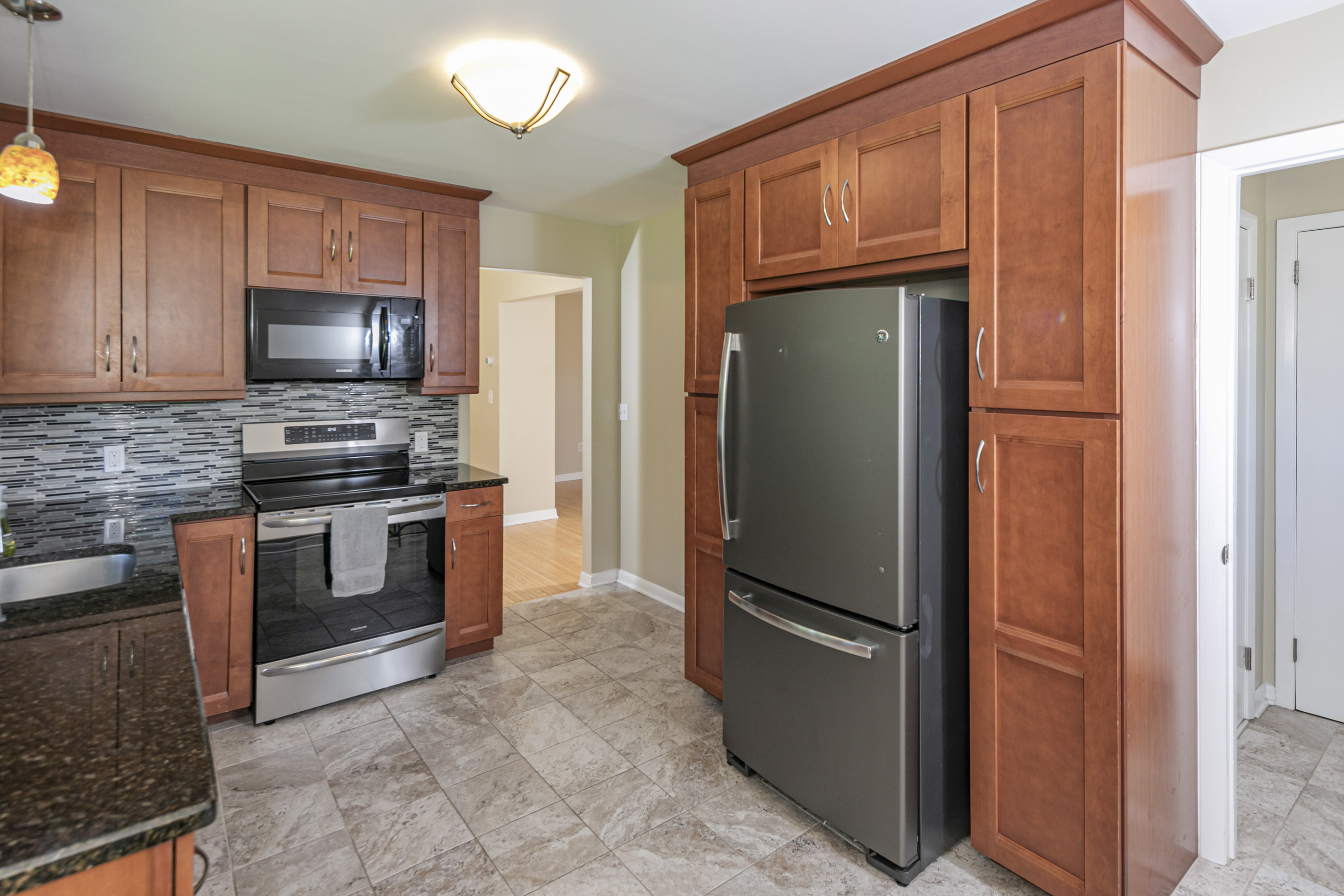  Move-In Ready Ranch in a Terrific Location - 物件實景
