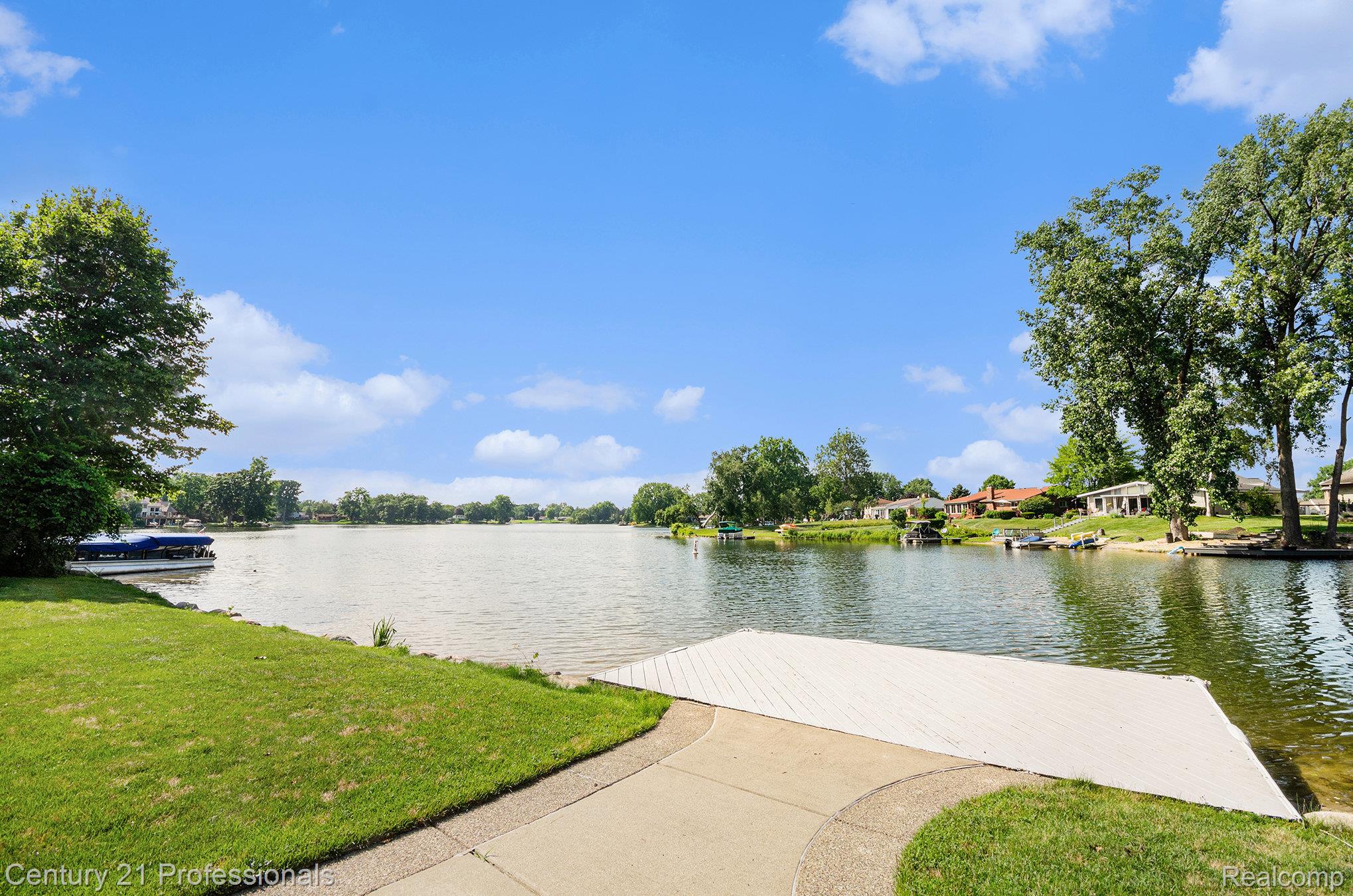 WhiteLake, Michigan, 48386, United States, 4 Bedrooms Bedrooms, ,4 BathroomsBathrooms,Residential,For Sale,1895235