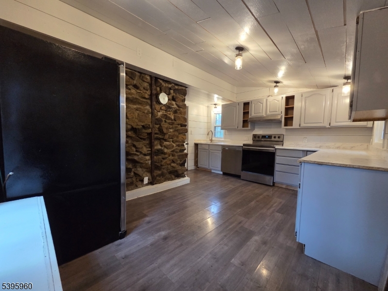 Tewksbury Twp., New Jersey, 07830, United States, 2 Bedrooms Bedrooms, ,2 BathroomsBathrooms,Residential,For Sale,1991114