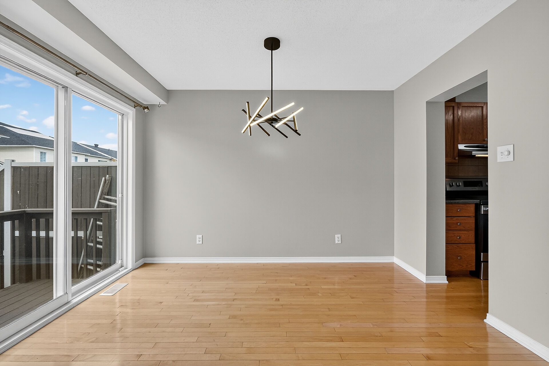 Ottawa, Ontario, K2W1E1, CA, 3 Bedrooms Bedrooms, ,3 BathroomsBathrooms,Residential,For Sale,1995671