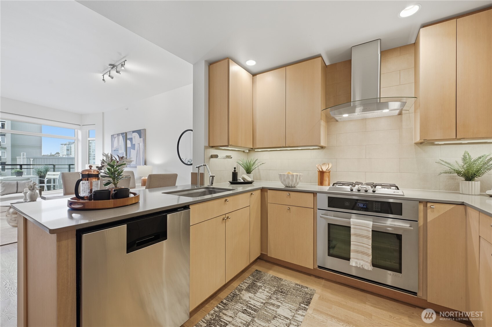 Seattle, Washington, 98121, United States, 1 Bedroom Bedrooms, ,Residential,For Sale,1992082