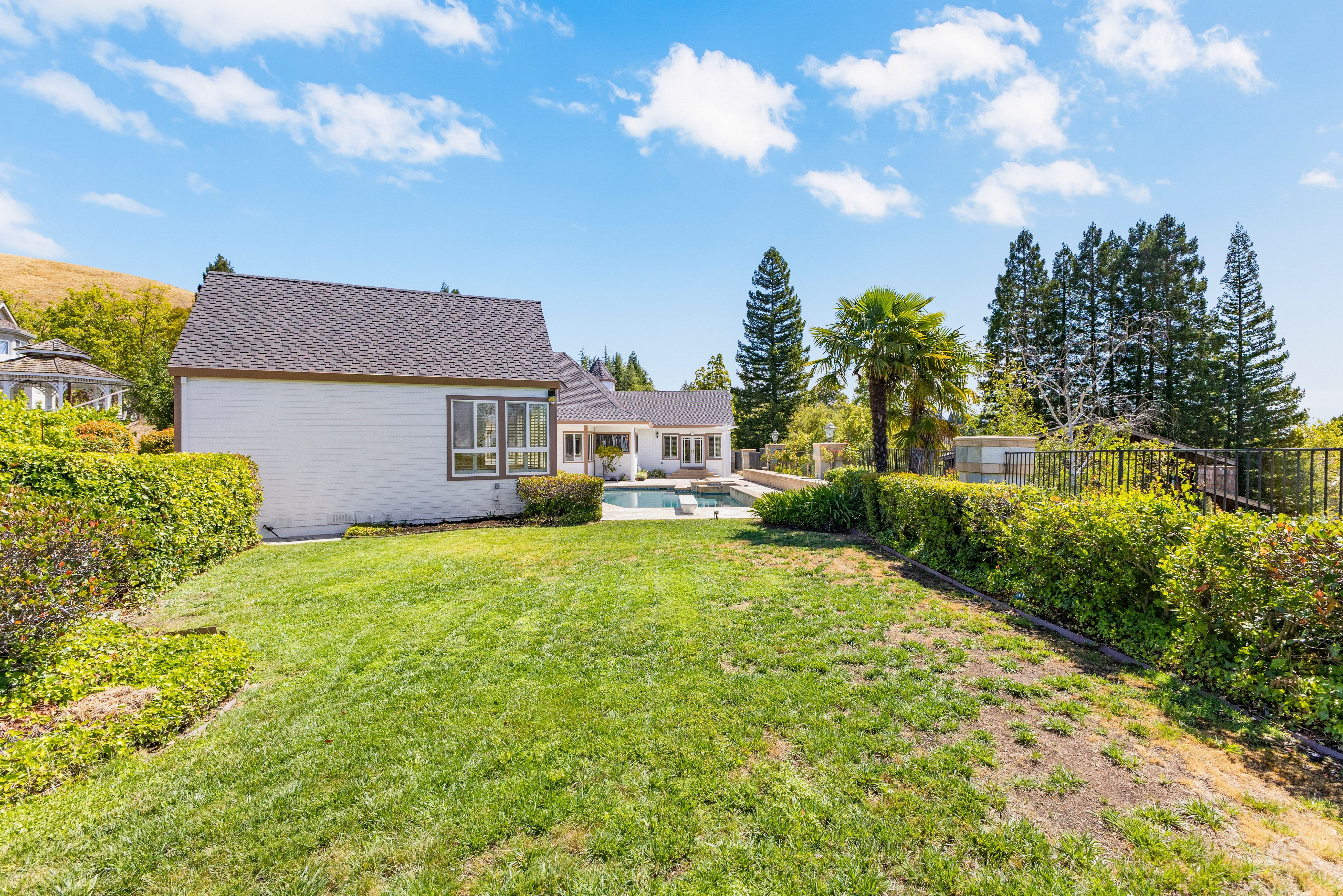  Elegant Custom Home in Gated Silver Maple - 物件實景