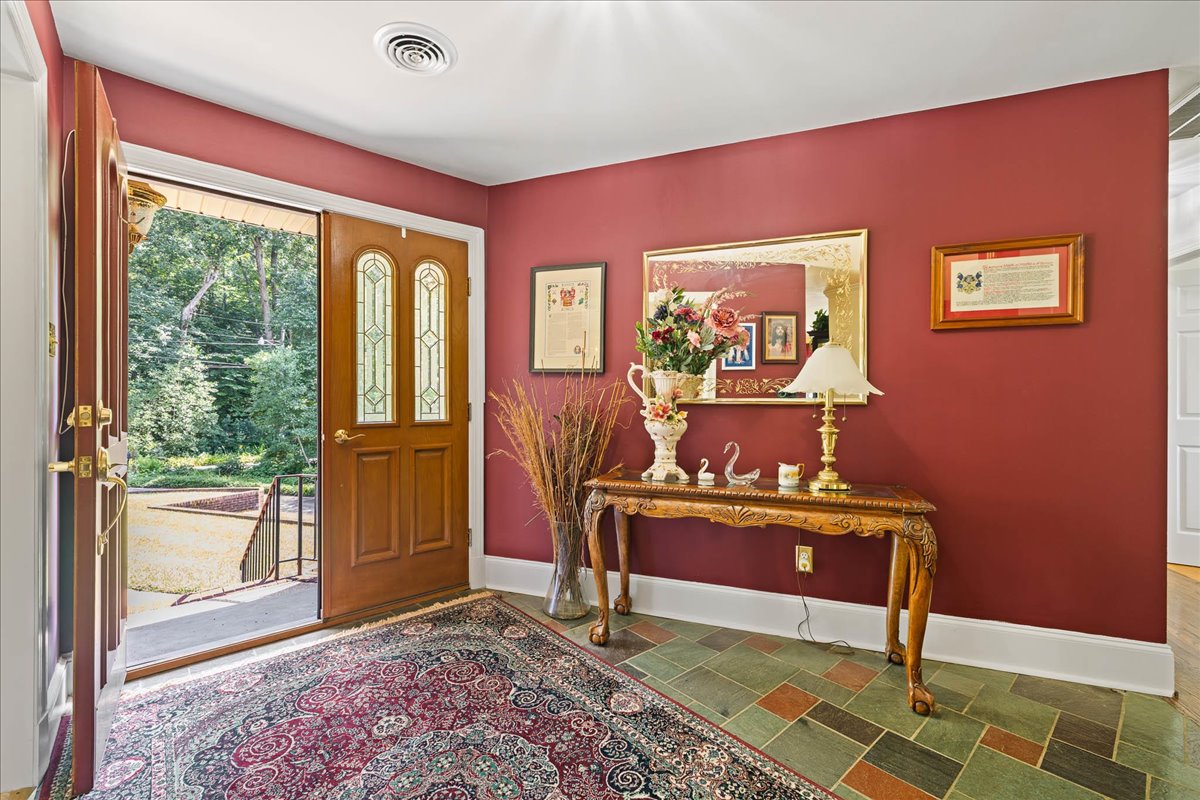 Chester, Virginia, 23831, United States, 5 Bedrooms Bedrooms, ,4 BathroomsBathrooms,Residential,For Sale,1889514