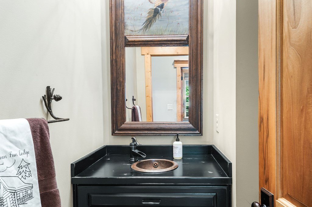 Murphy, North Carolina, 28906, United States, 3 Bedrooms Bedrooms, ,3 BathroomsBathrooms,Residential,For Sale,1982645