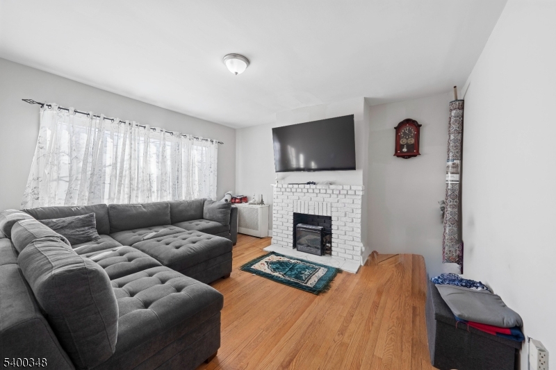 Bloomfield Twp., New Jersey, 07003, United States, 6 Bedrooms Bedrooms, ,3 BathroomsBathrooms,Residential,For Sale,2003277