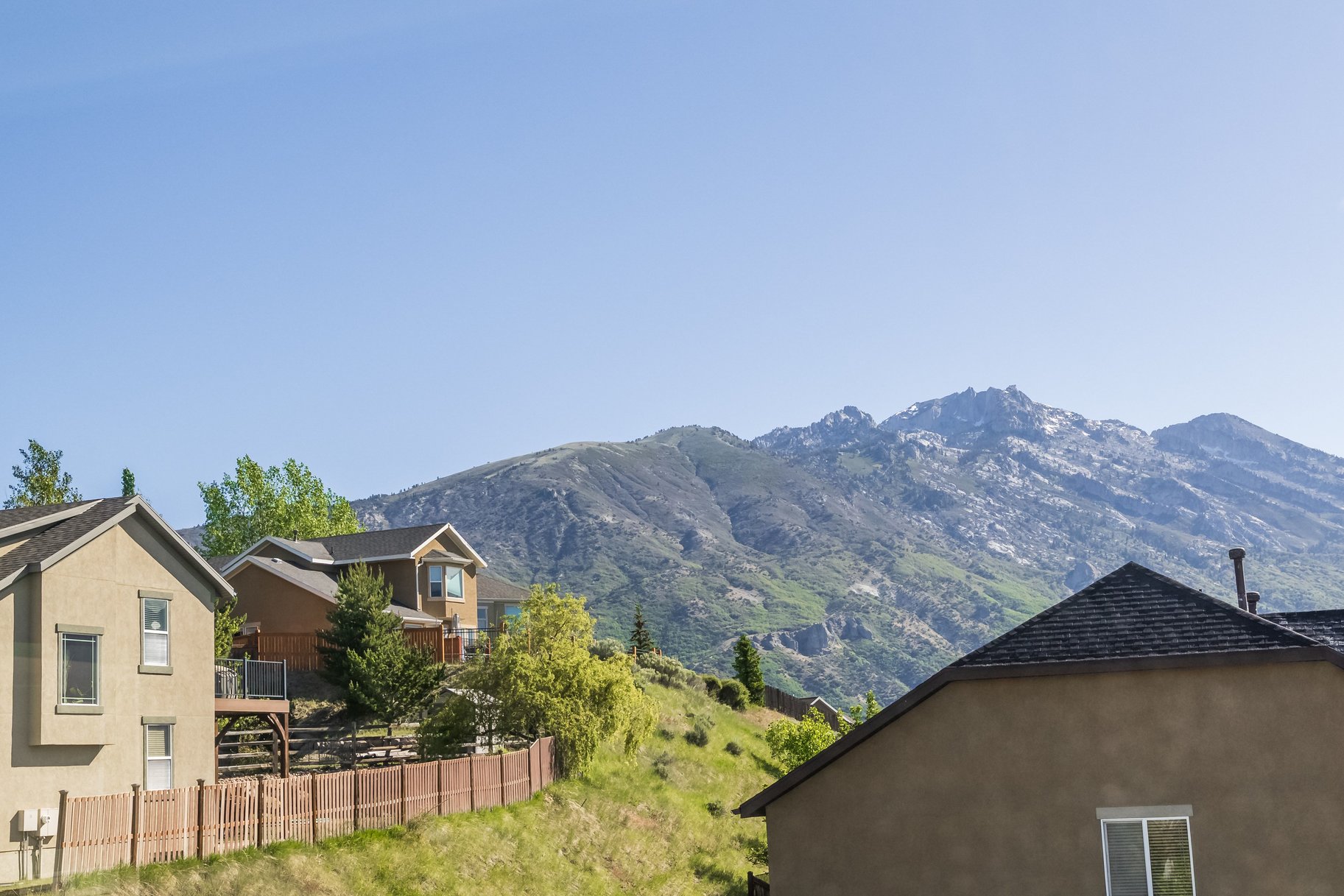  Peaceful Mountain Living with Amenities That Impress - 物件實景