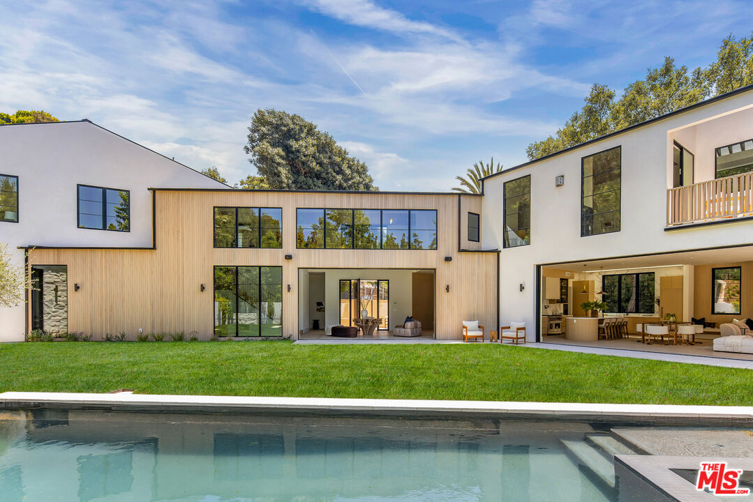 Los Angeles, California, 90049, United States, 5 Bedrooms Bedrooms, ,3 BathroomsBathrooms,Residential,For Sale,1839044