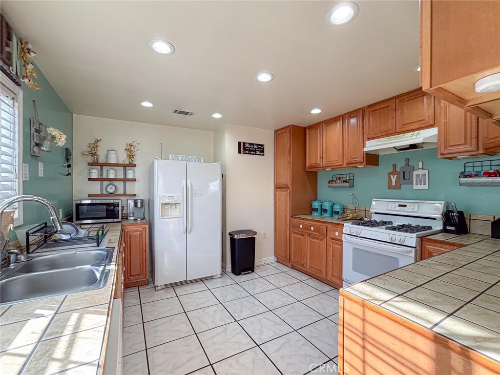 Long Beach, California, 90805, United States, 2 Bedrooms Bedrooms, ,2 BathroomsBathrooms,Residential,For Sale,2013081