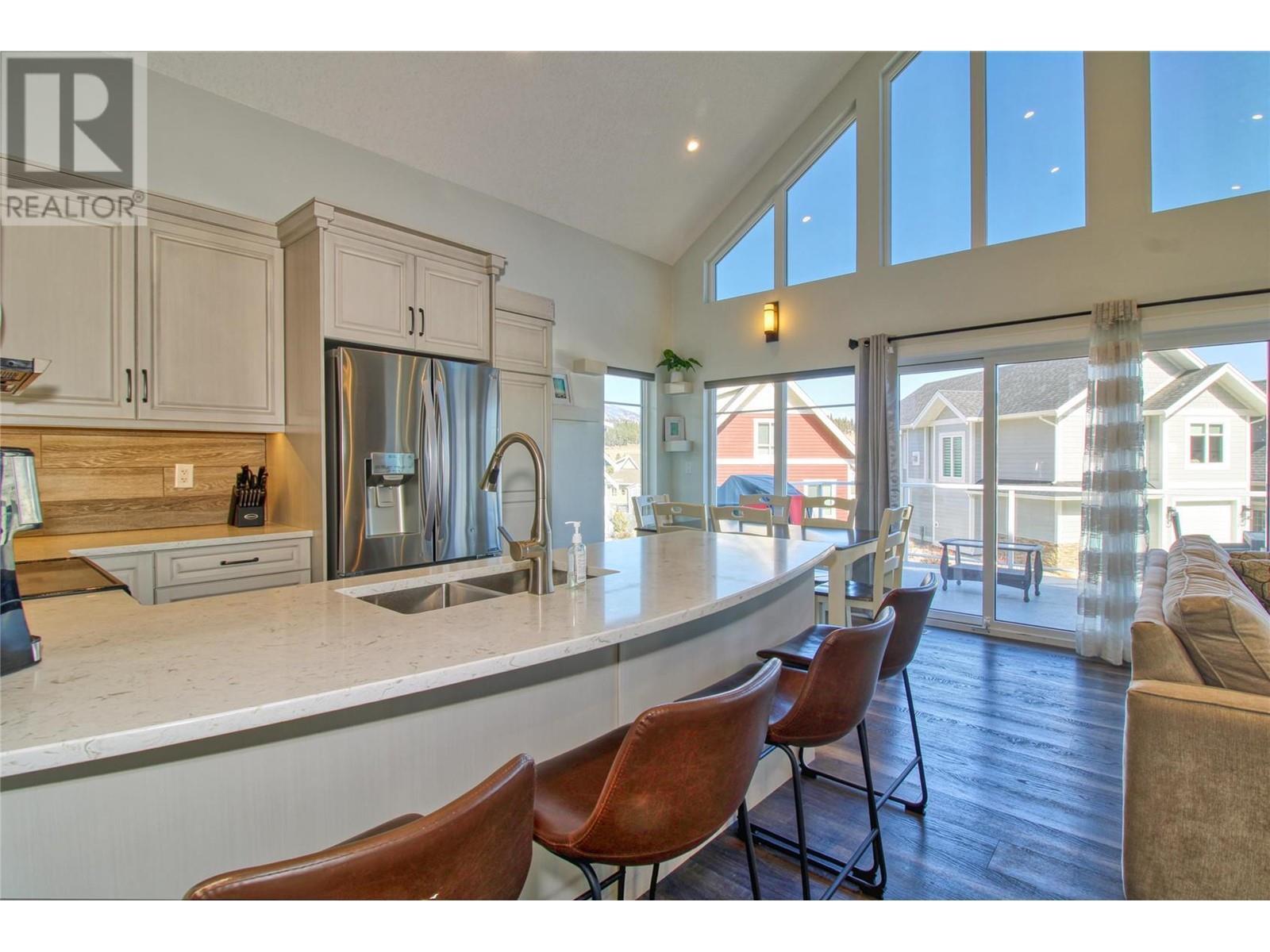 KELOWNA, British Columbia, V1Z 3R8, CA, 3 Bedrooms Bedrooms, ,3 BathroomsBathrooms,Residential,For Sale,1951197